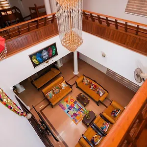 Parudeesa - Heavenly- Luxurious Palace Look-near Cbd - Kerala - India With Breakfast , Kaladi India