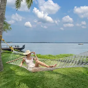 Kumarakom Lake Resort Кумараком